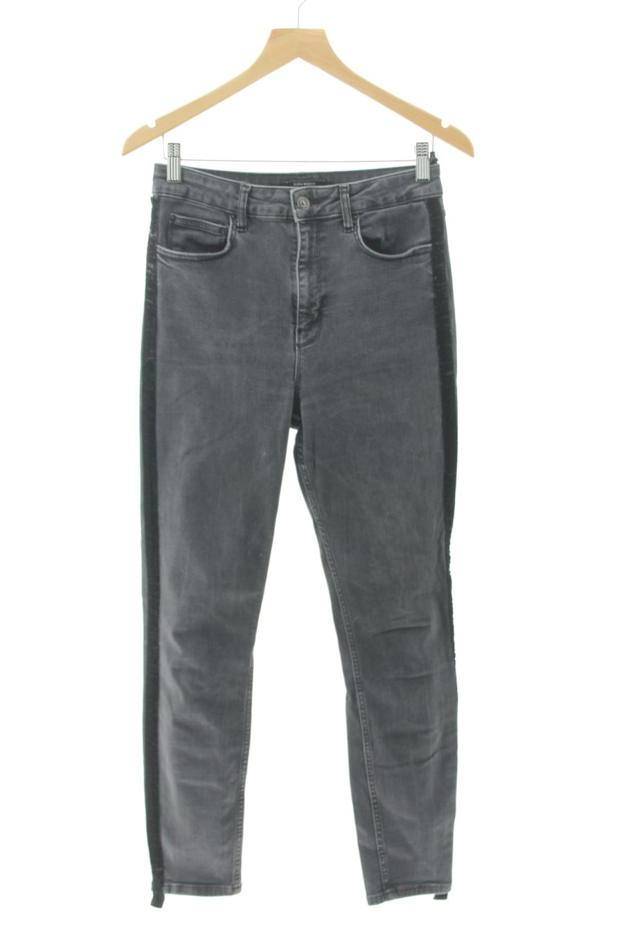 Jeans Zara de la taille 40, de couleur gris