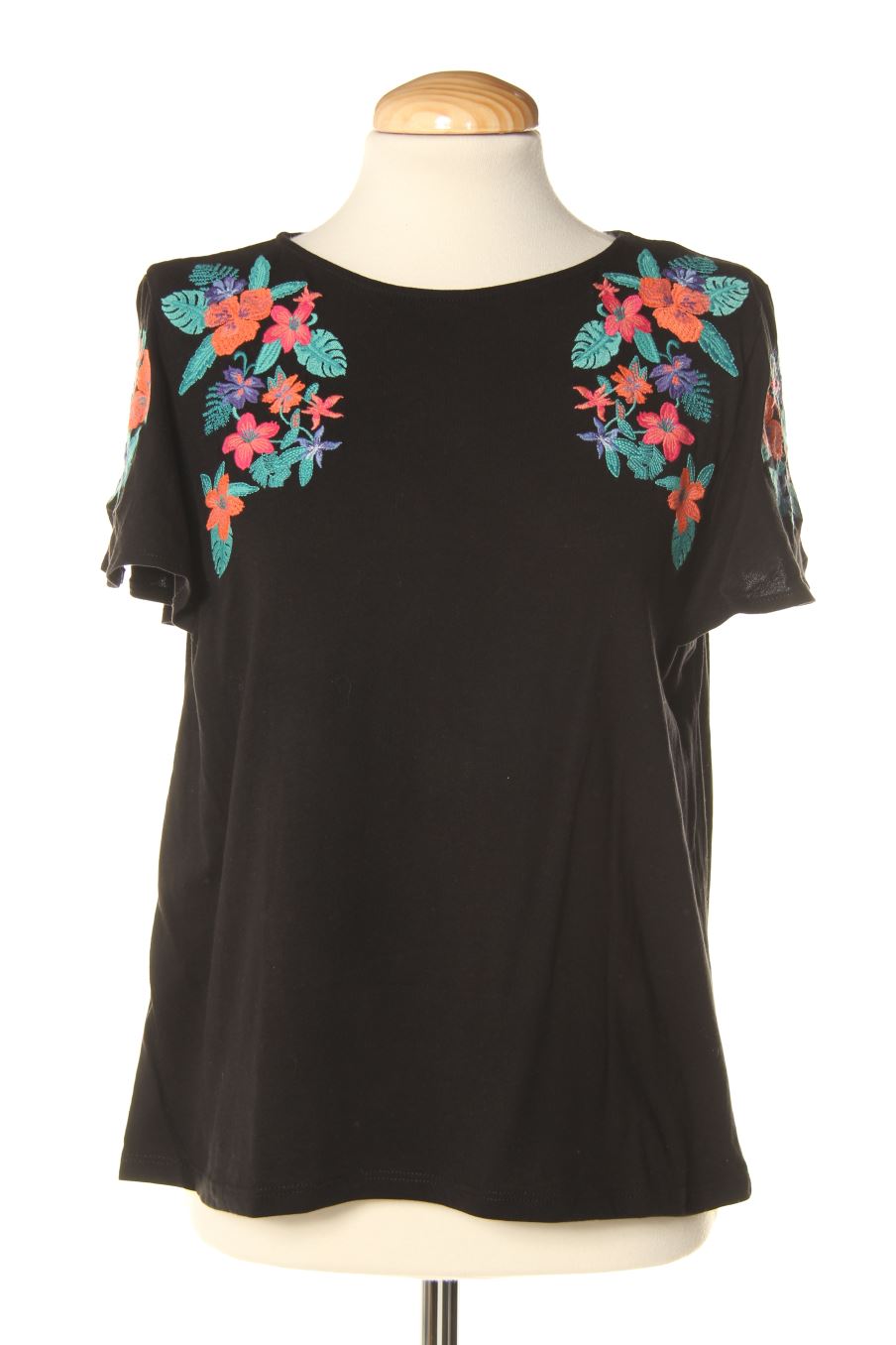 Camiseta de Mango de la talla M, de color negro