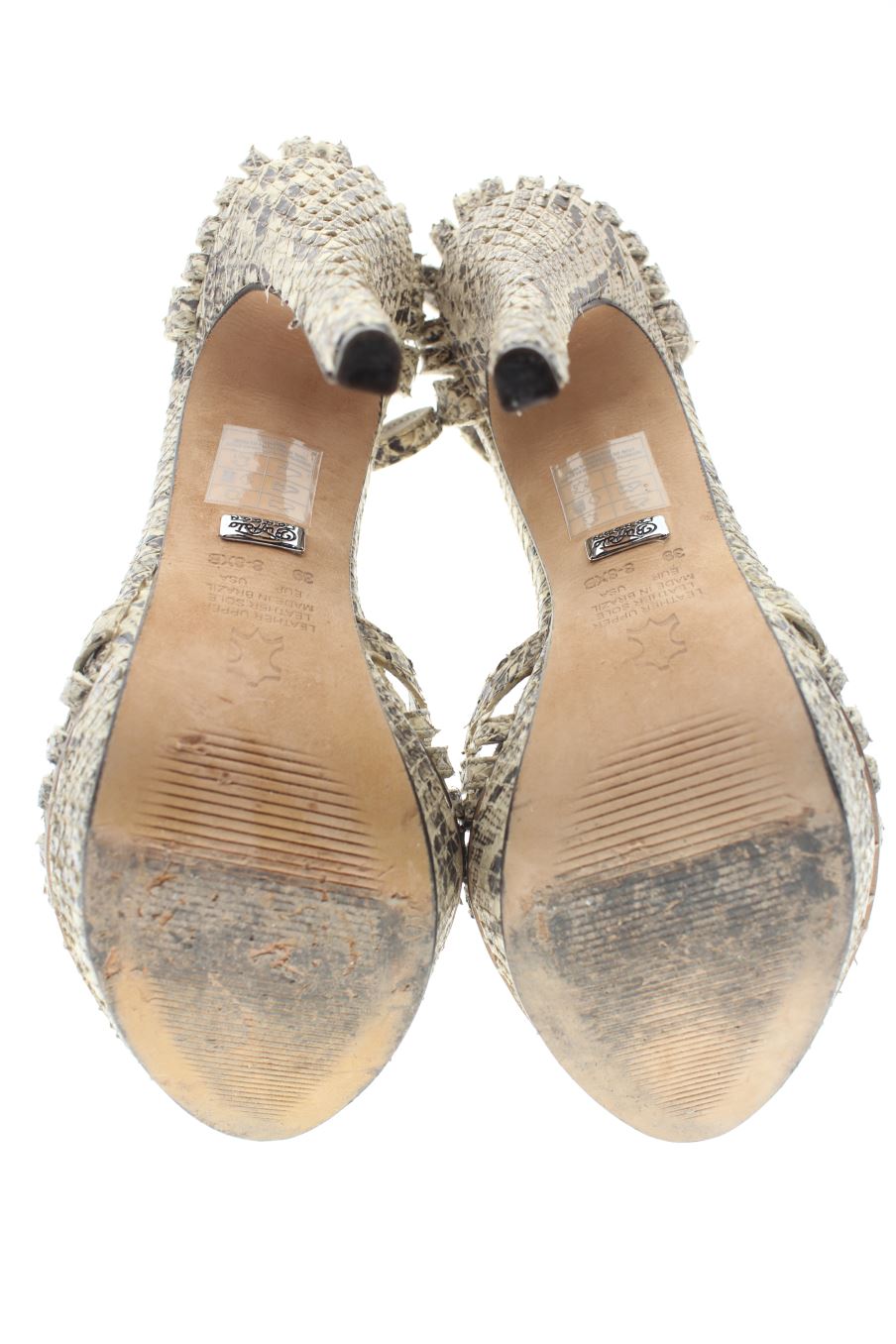 Sandalias tacon de Buffalo de la talla 39, de color animal print de