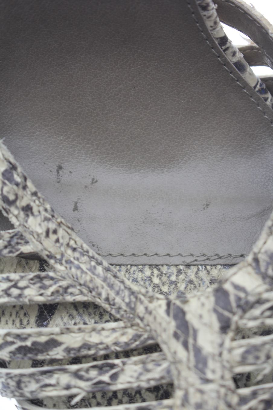 Sandalias tacon de Buffalo de la talla 39, de color animal print de