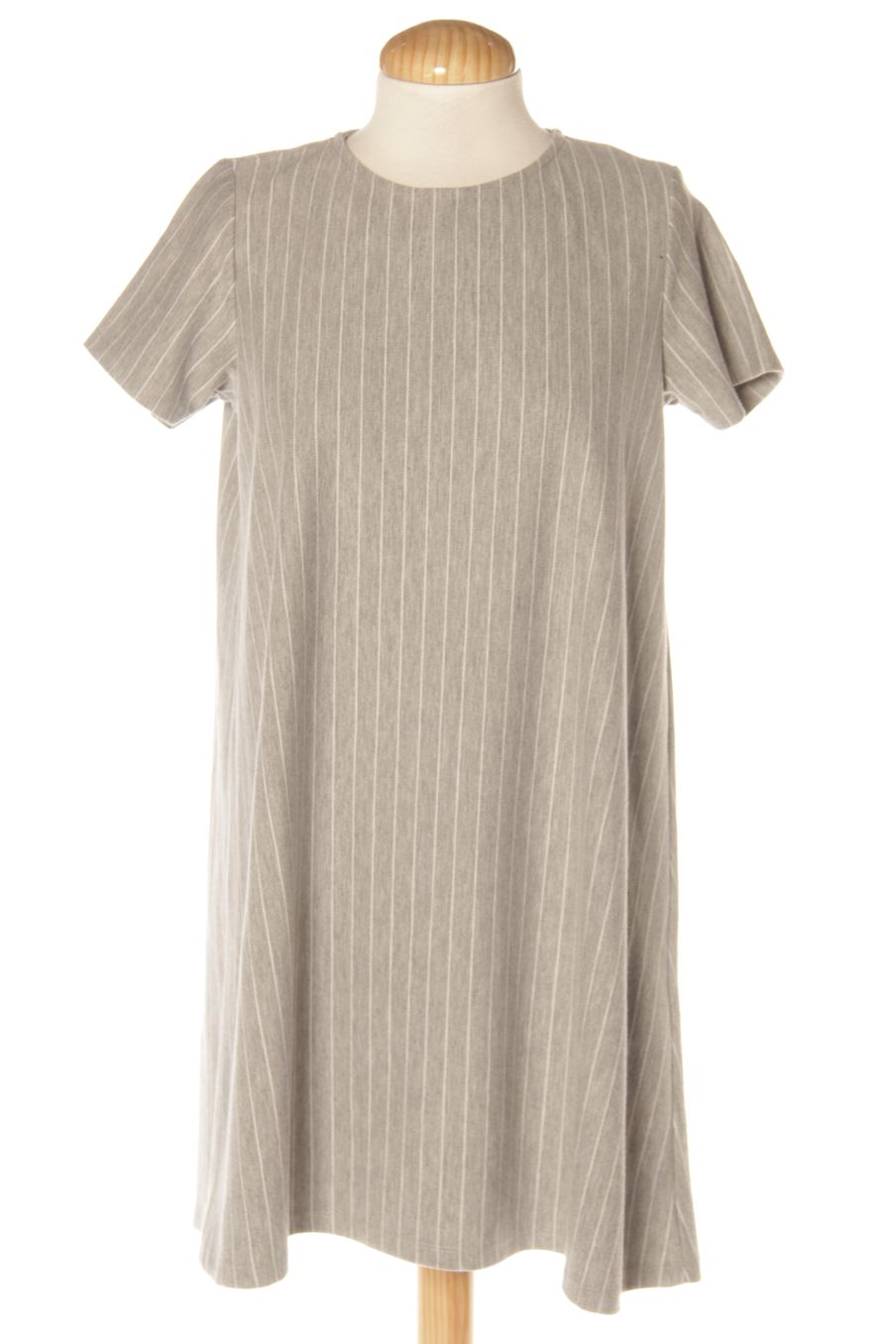 Einfaches Kleid von Stradivarius Größe M, Farbe Gestreift, für