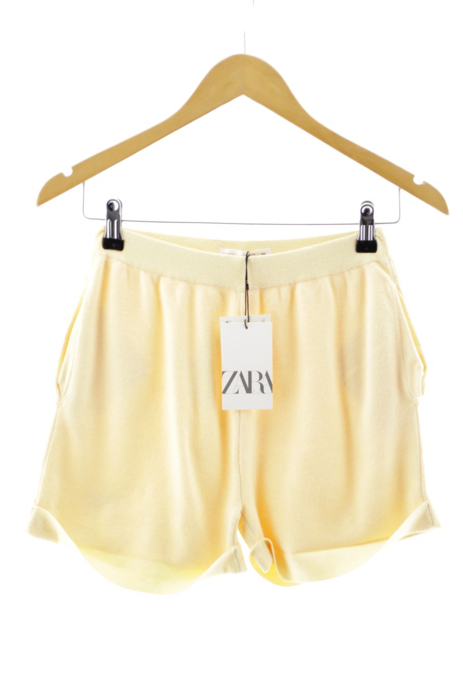 Short Zara de la taille 13 ans avec une étiquette