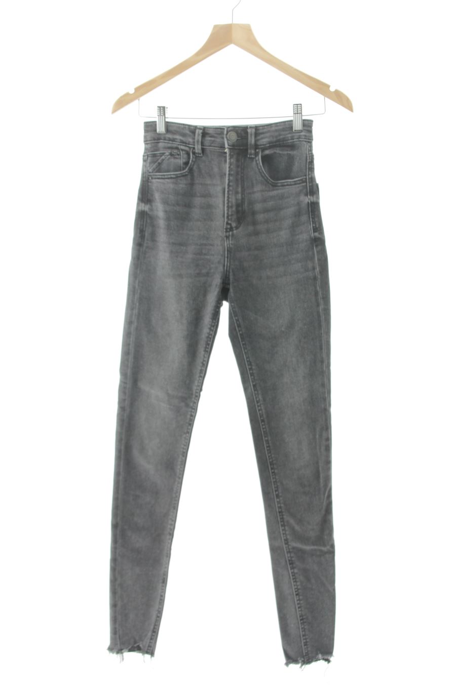 Vaquero de Stradivarius de la talla 34, de color gris
