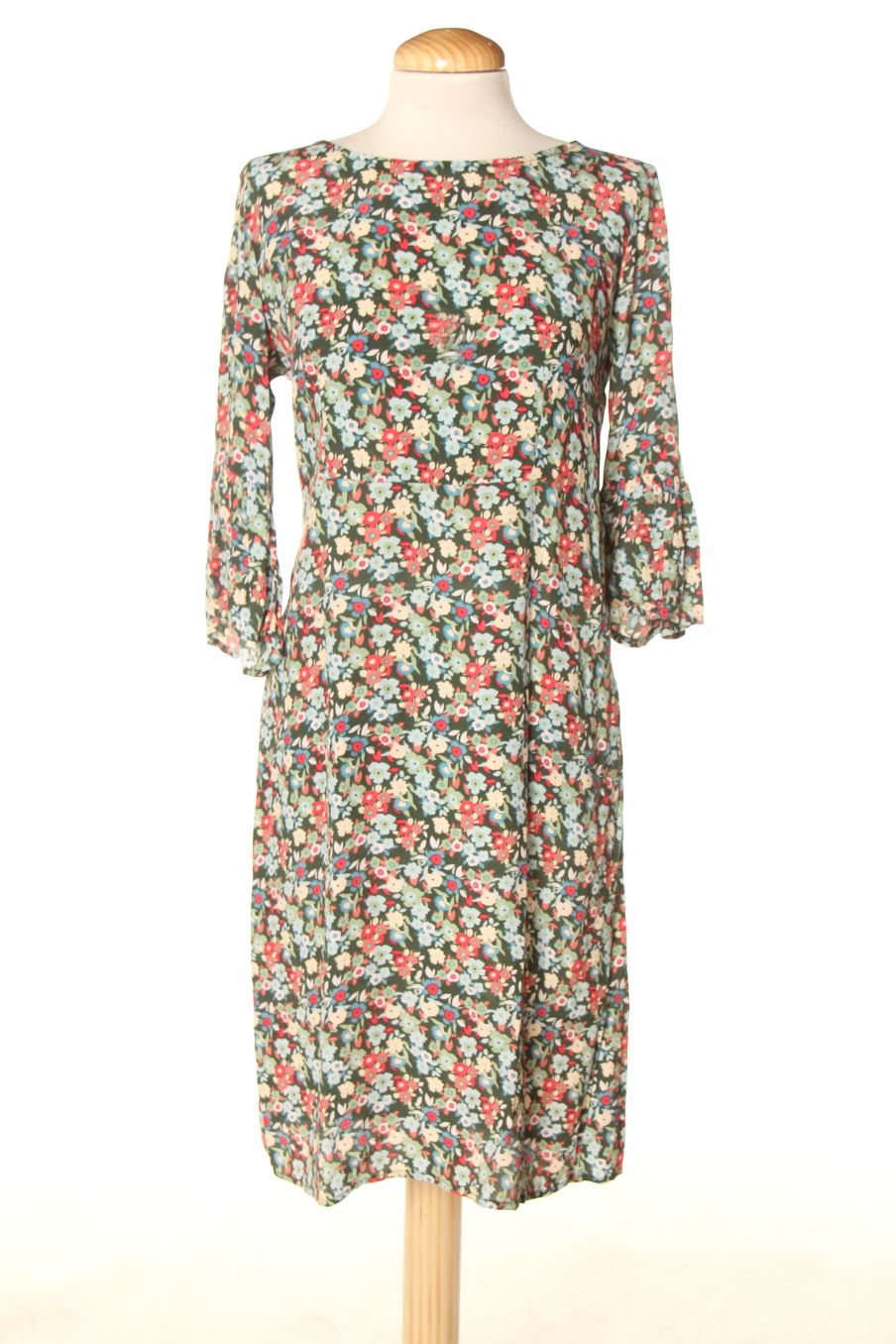 Einfaches Kleid von Surkana Größe M, Farbe Geblümt, für