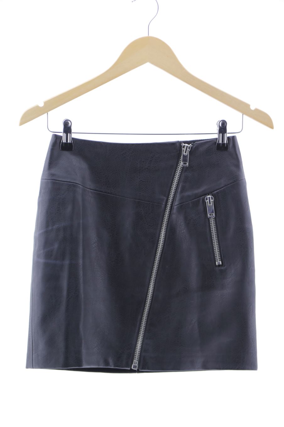 Falda de Stradivarius de la talla 34, de color negro de sintético