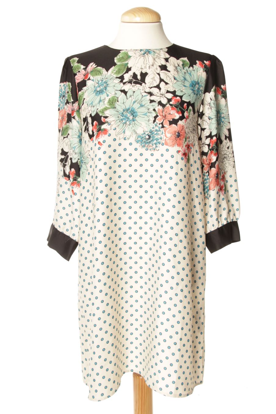 Robe casual Zara de la taille M, de couleur imprimés