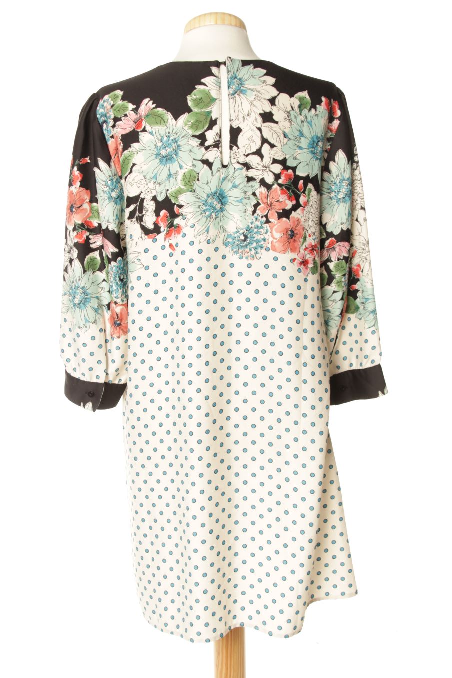 Robe casual Zara de la taille M, de couleur imprimés