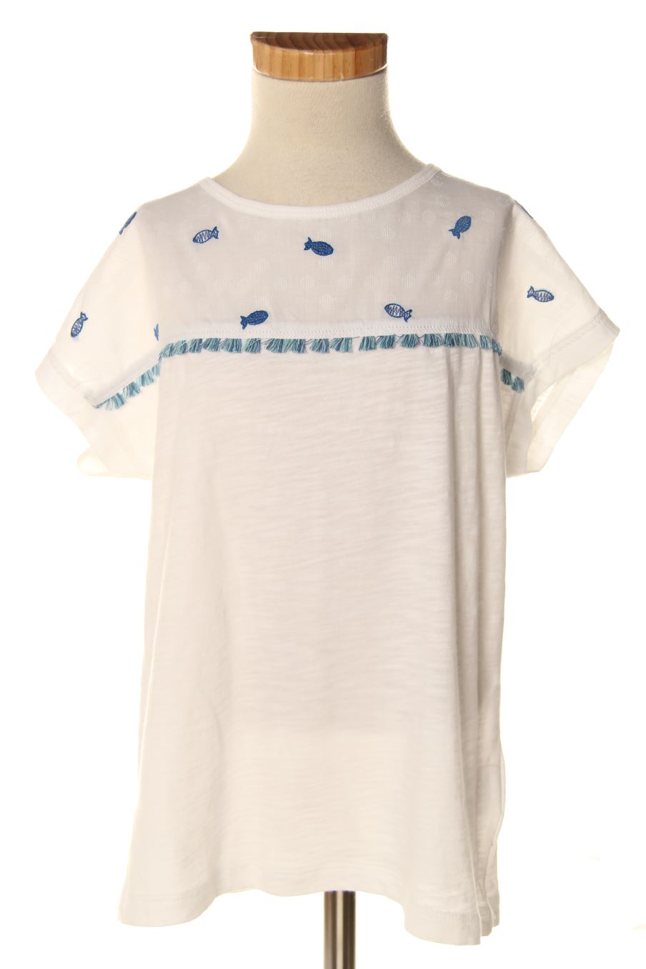 T-shirt Benetton de la taille 8 ans avec une étiquette