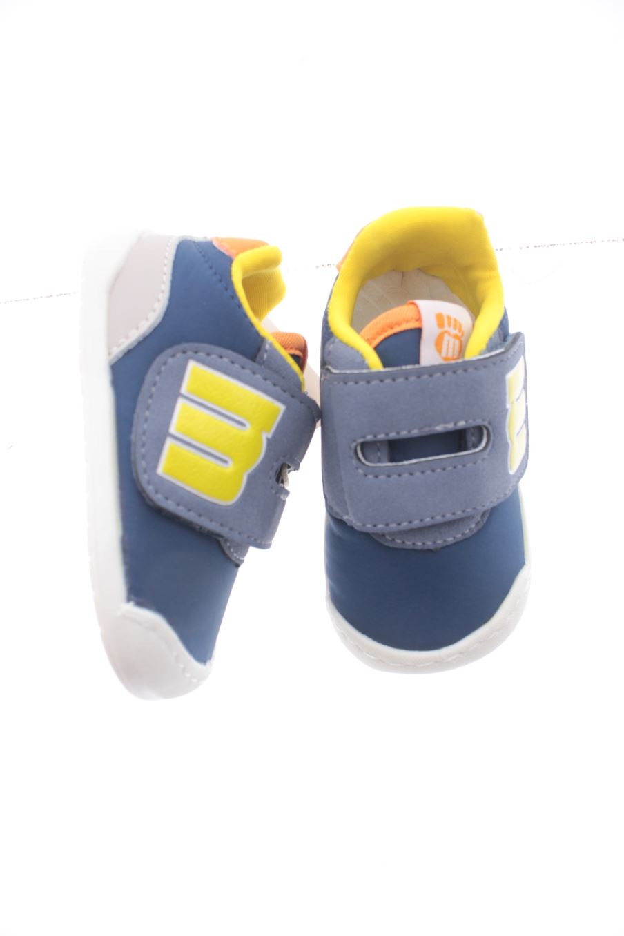 Mit Etikett Mustang Turnschuhe Größe 19