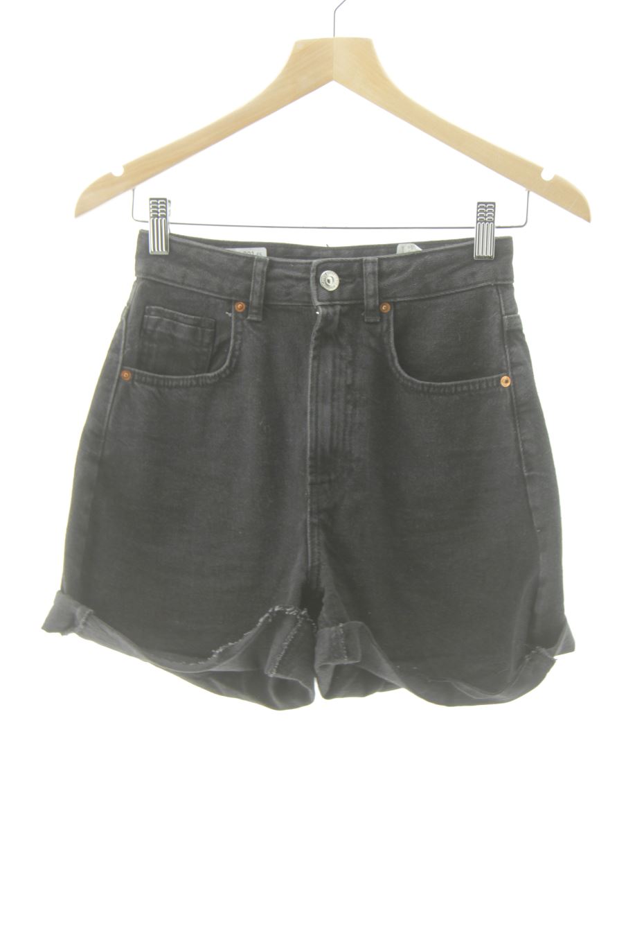 Shorts Stradivarius de la taille 34, de couleur noir de denim
