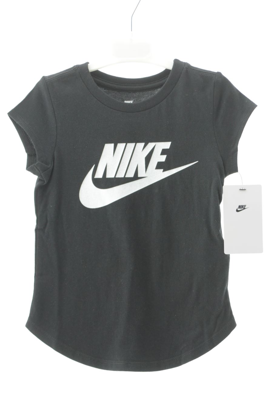 T-shirt Nike de la taille 3 ans avec une étiquette