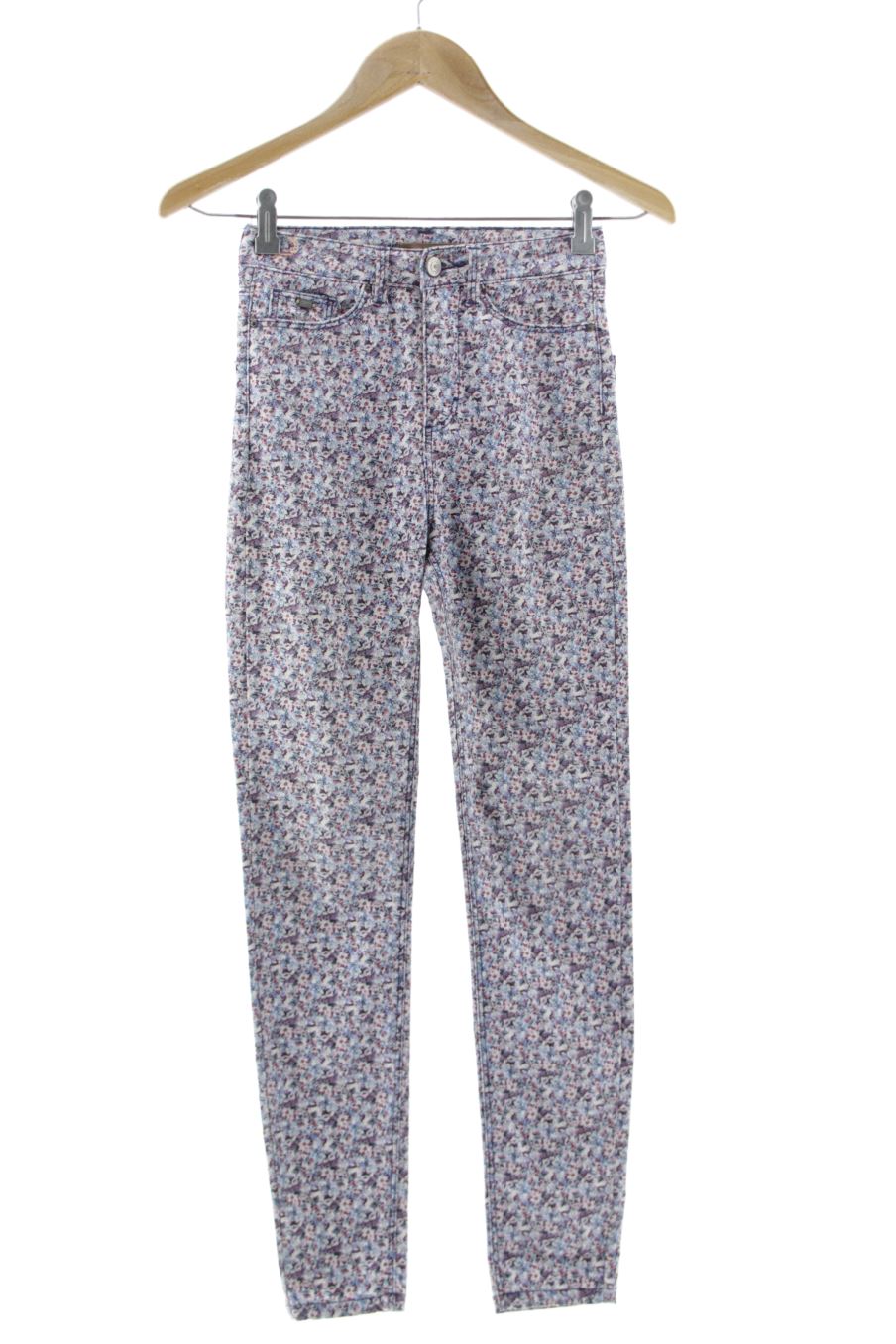 Vaquero de Pull & Bear de la talla 32, de color flores de ropa vaquera