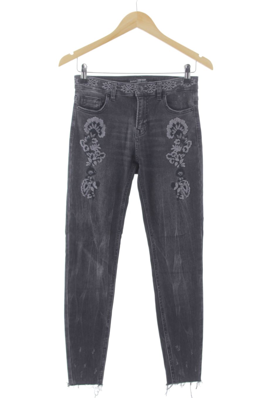 Vaquero de Stradivarius de la talla 34, de color negro de ropa vaquera