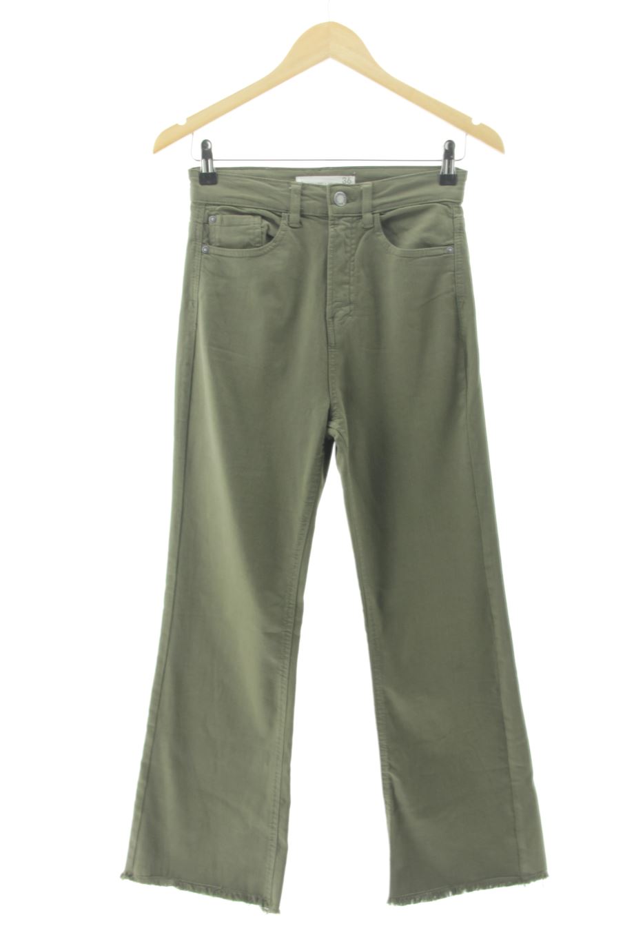 Jeans de Stradivarius de la talla 36, de color verde