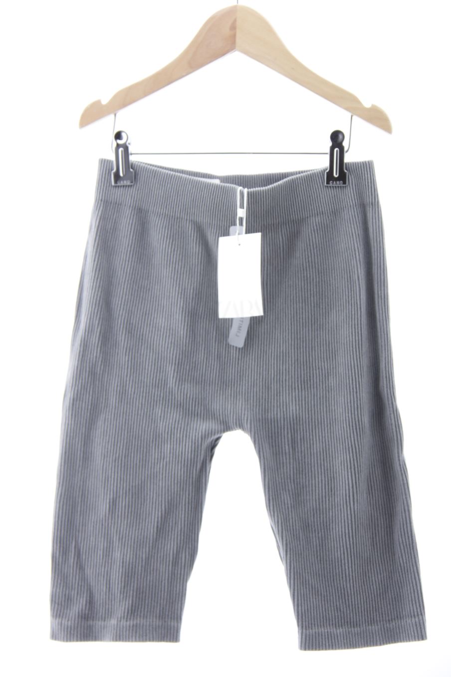 Pantalon corto de deporte de Zara de la talla M, de color gris