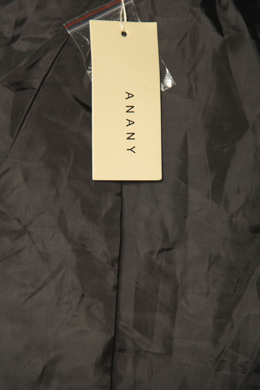 Gabardina de Anany de la talla M, de color negro de sintético