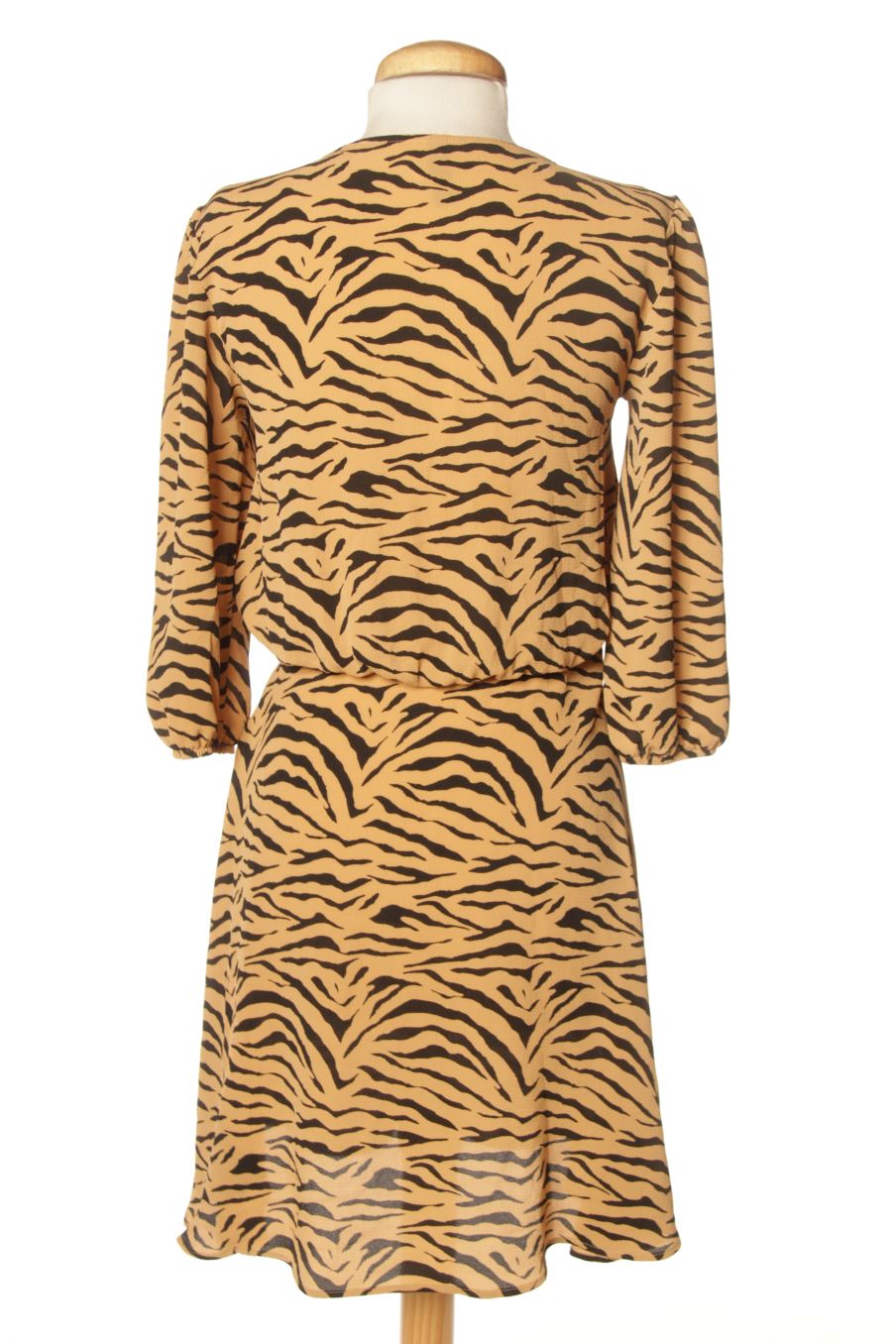 Robe casual H&M de la taille 36, de couleur animal print
