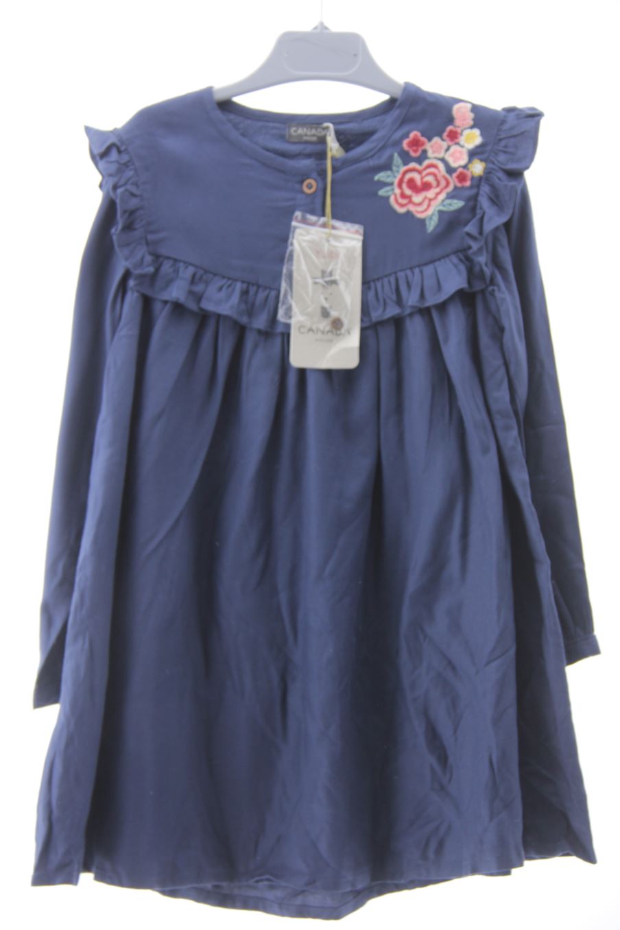 Robe Canada House de la taille 4 ans avec une étiquette