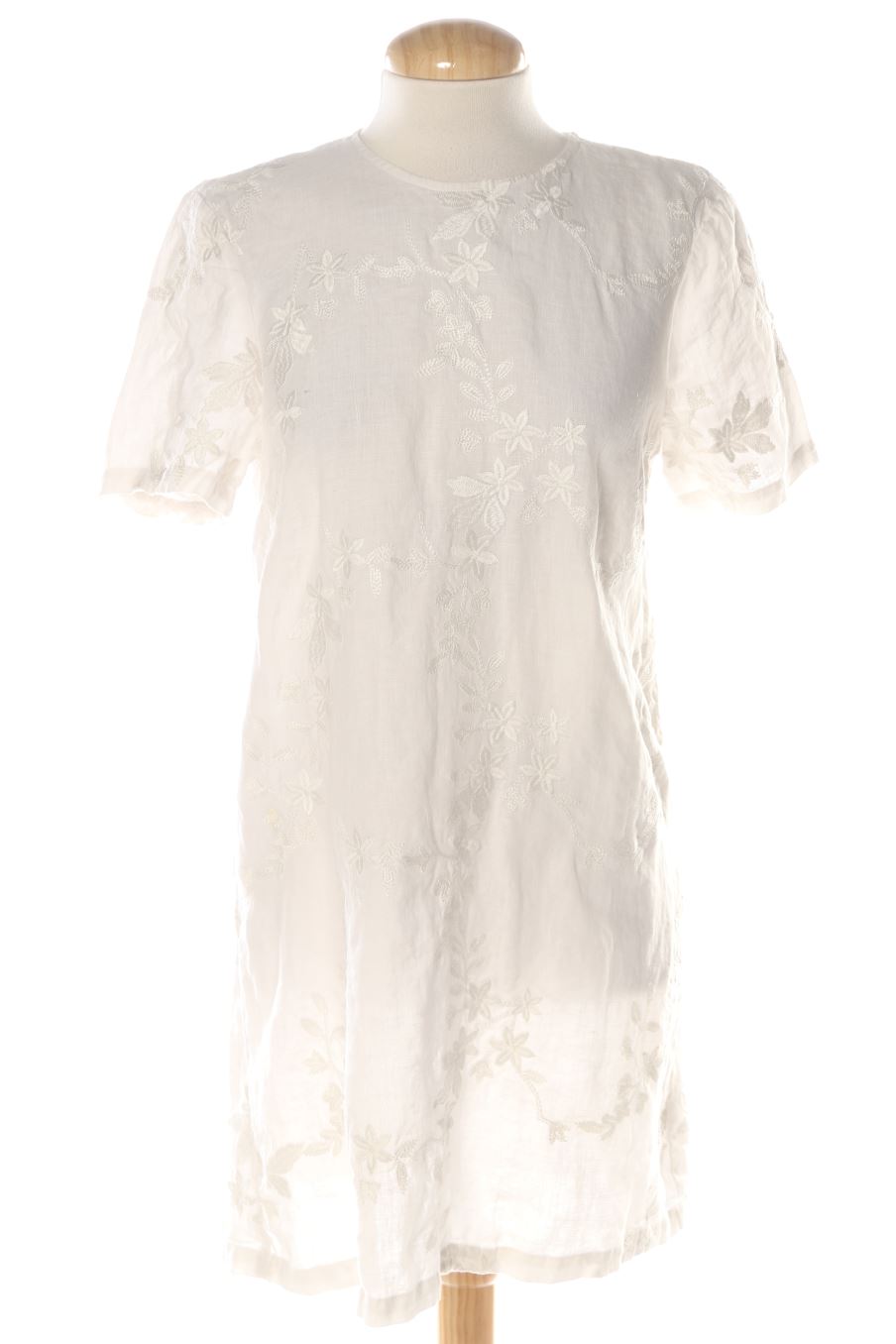 Vestido casual de Zara de la talla XS, de color blanco
