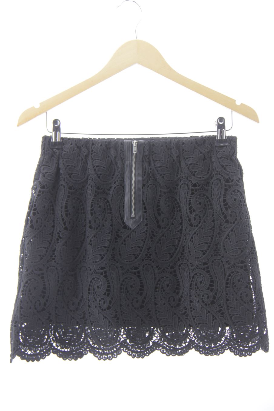 Falda de Pull & Bear de la talla M, de color negro