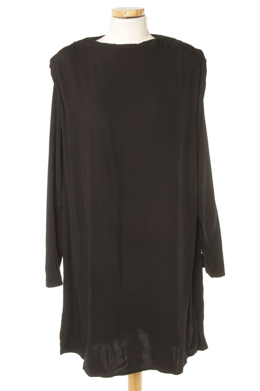Robe casual Mango de la taille L, de couleur noir