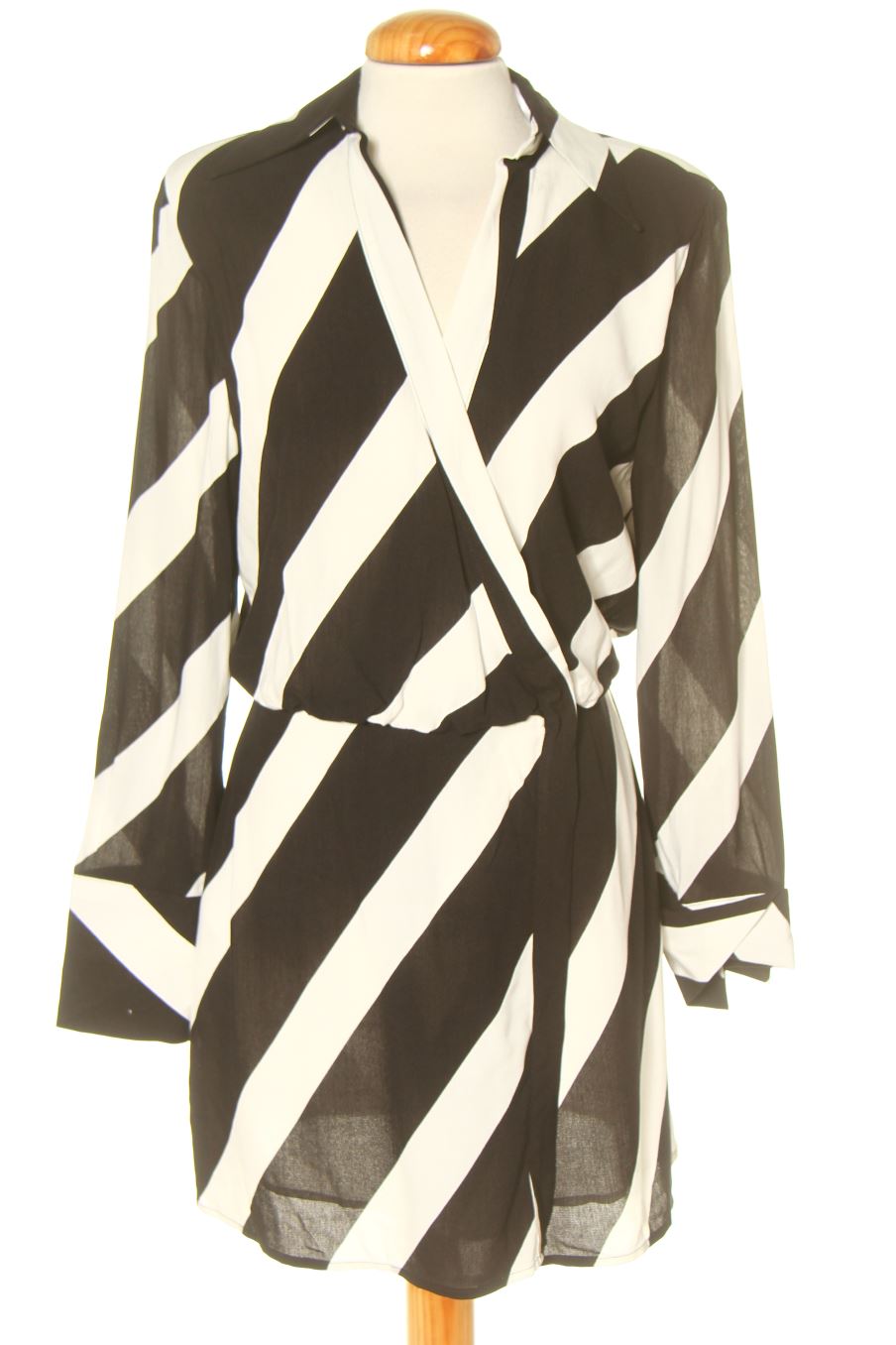 Robe casual Mango de la taille XS, de couleur rayures