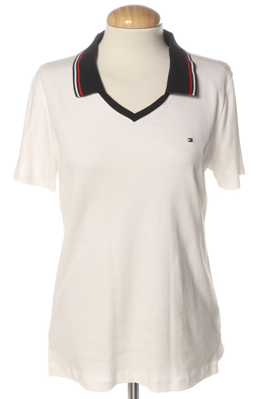 Polo Tommy Hilfiger de la taille M, de couleur blanc
