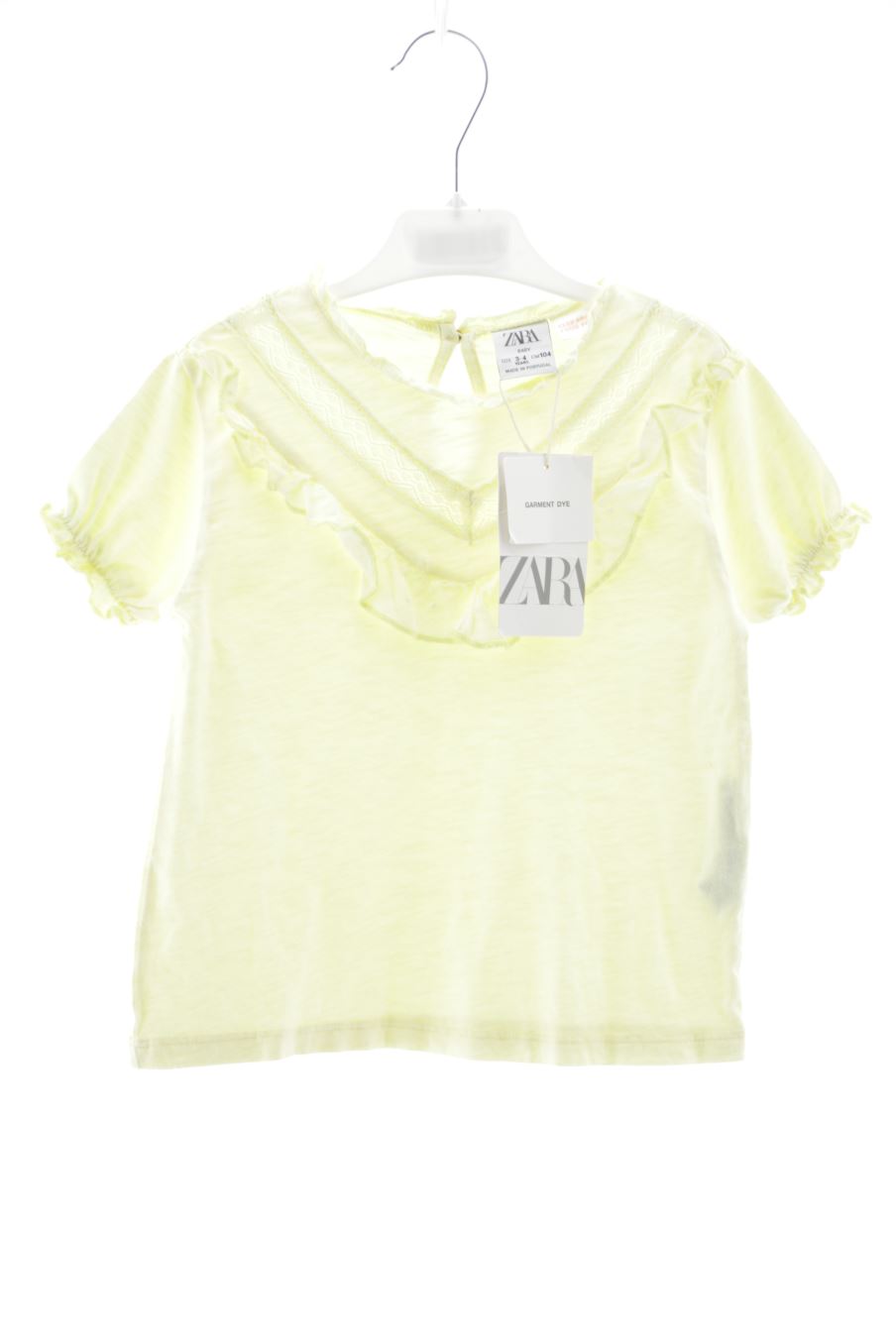 T-shirt Zara de la taille 3 ans avec une étiquette