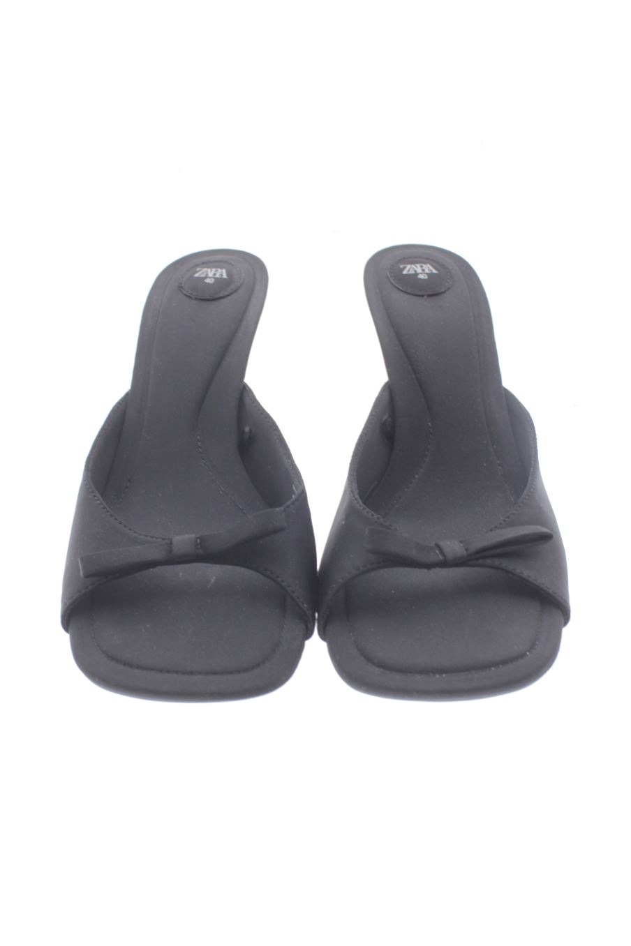 Sandalias tacon de Zara de la talla 40, de color negro de