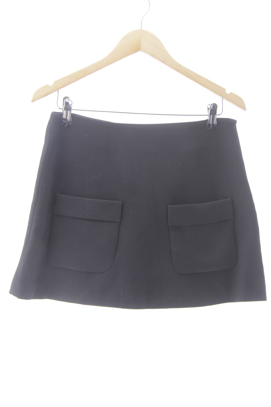 Falda de Zara de la talla M, de color negro