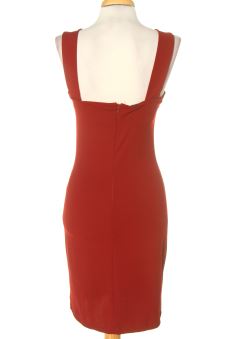 Robe S Scarlet Jones
