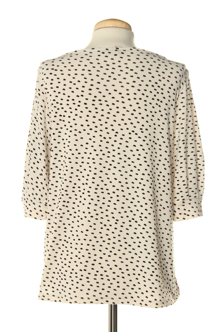 T-shirt H&M de la taille M, de couleur noir