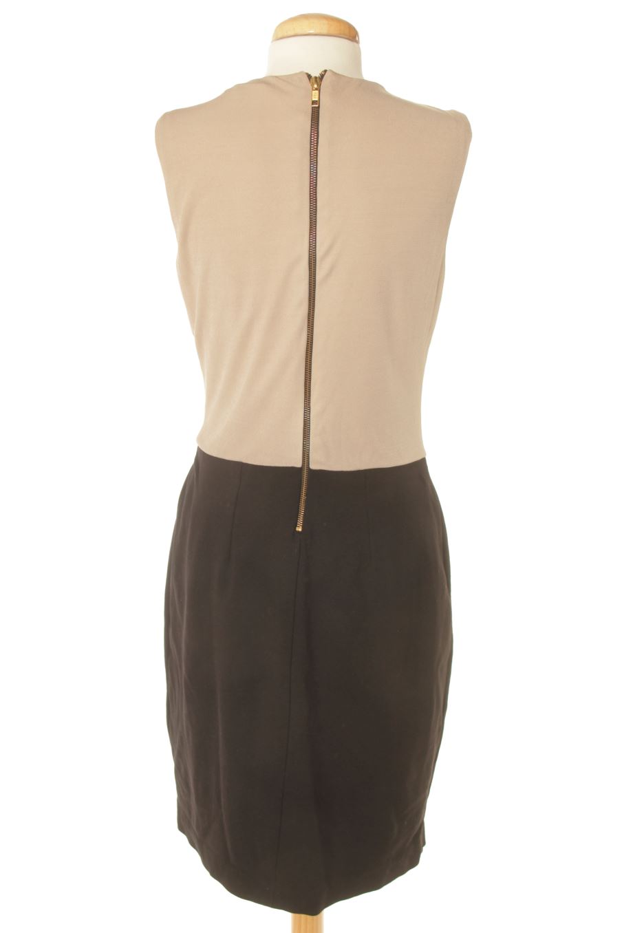 Robe casual Mango de la taille M, de couleur noir