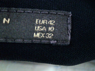 Pantalón de Zara de la talla 42, de color negro