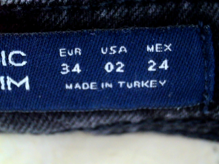 Jeans Zara de la taille 34, de couleur noir de denim