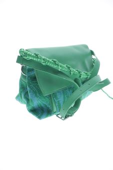 Bolso de Hombro Mediano Desigual