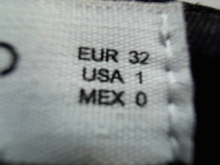 Jeans Mango de la taille 32, de couleur noir de denim