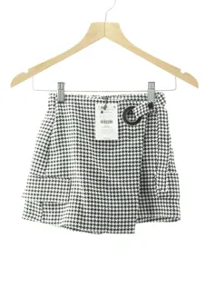 Pantaloni corti 32 Bershka, foto 1 di 2