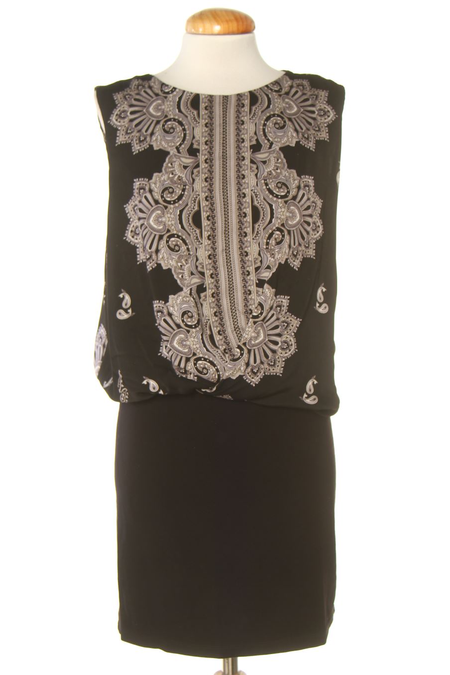Robe casual Mango de la taille M, de couleur imprimés