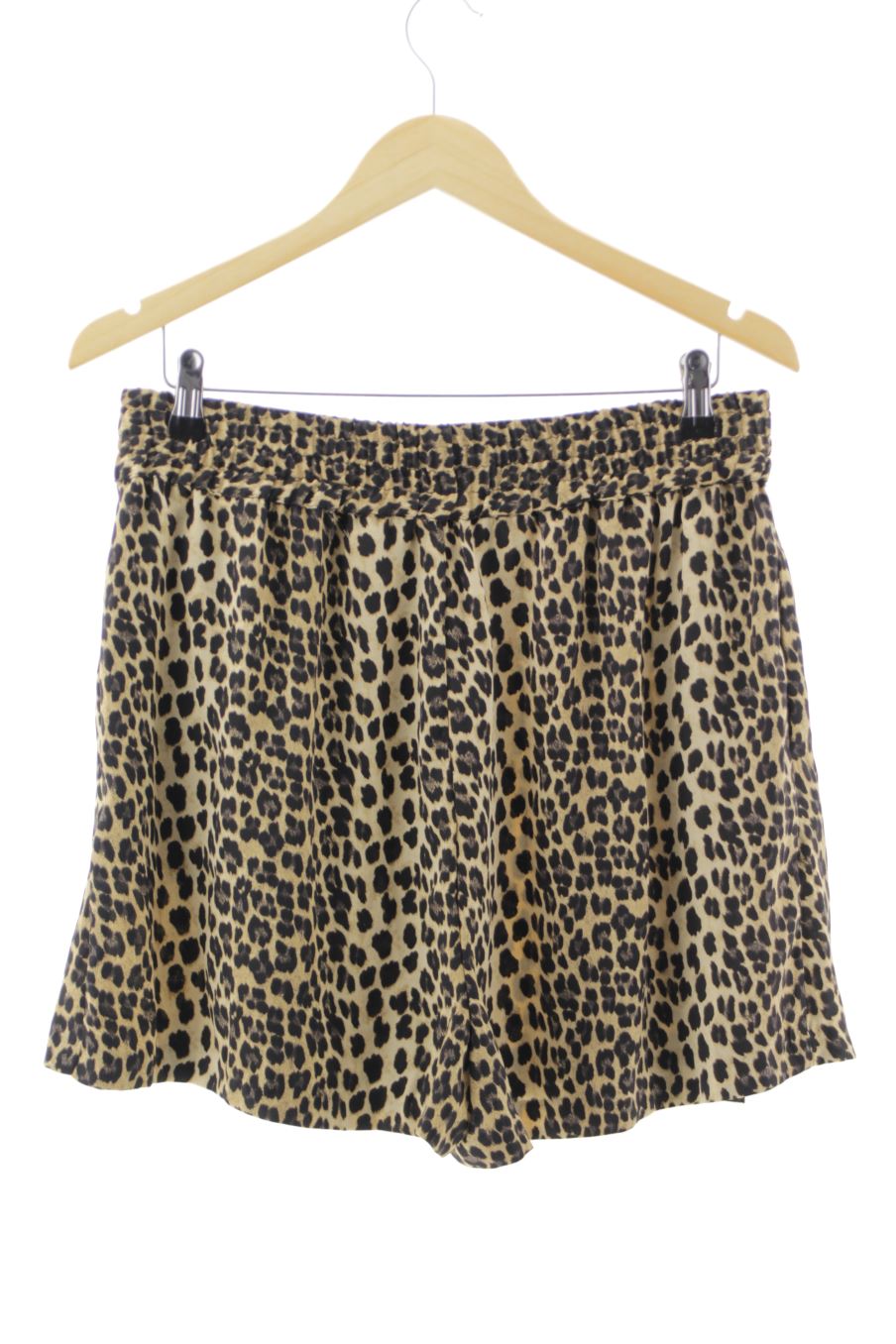 Pantalones cortos de Zara de la talla XL, de color animal print