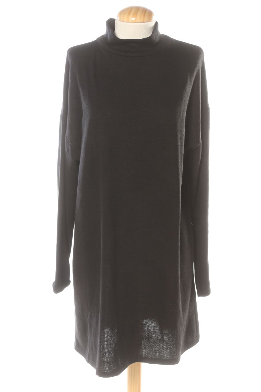 Robe casual Zara de la taille M, de couleur noir