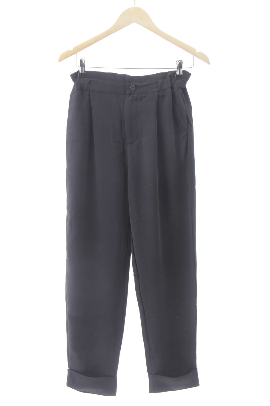 Pantalón de Zara de la talla 32, de color negro