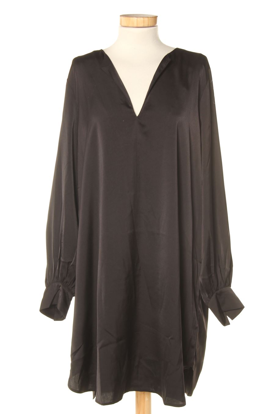 Vestido casual de H&M de la talla M, de color negro