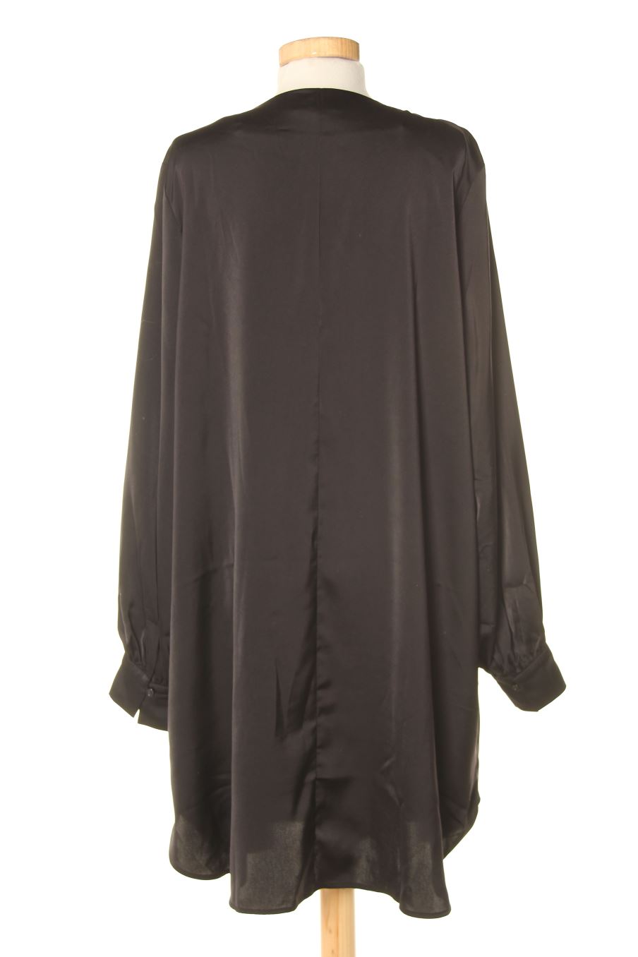 Vestido casual de H&M de la talla M, de color negro