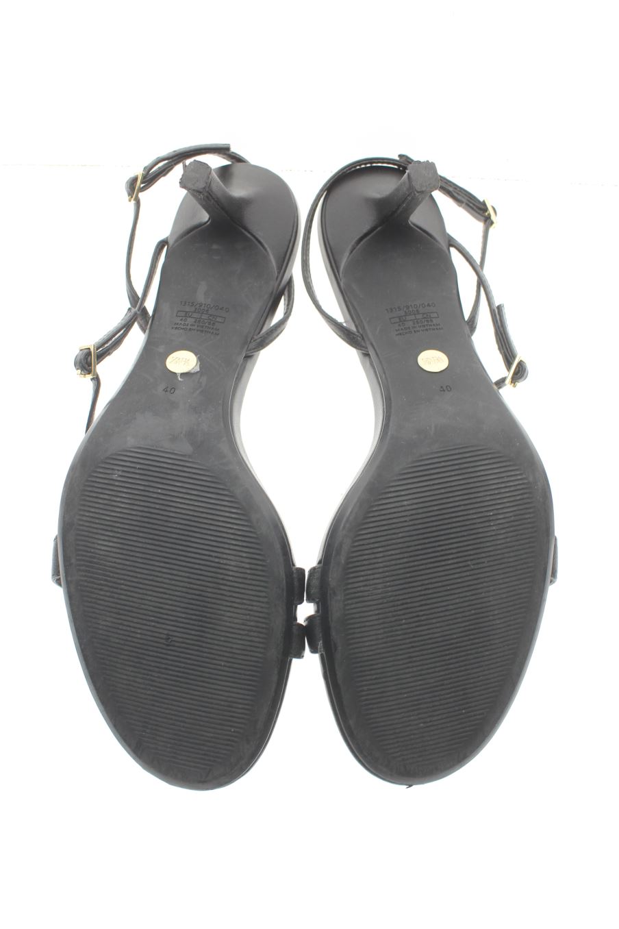 Sandalias tacon de Zara de la talla 40, de color negro de