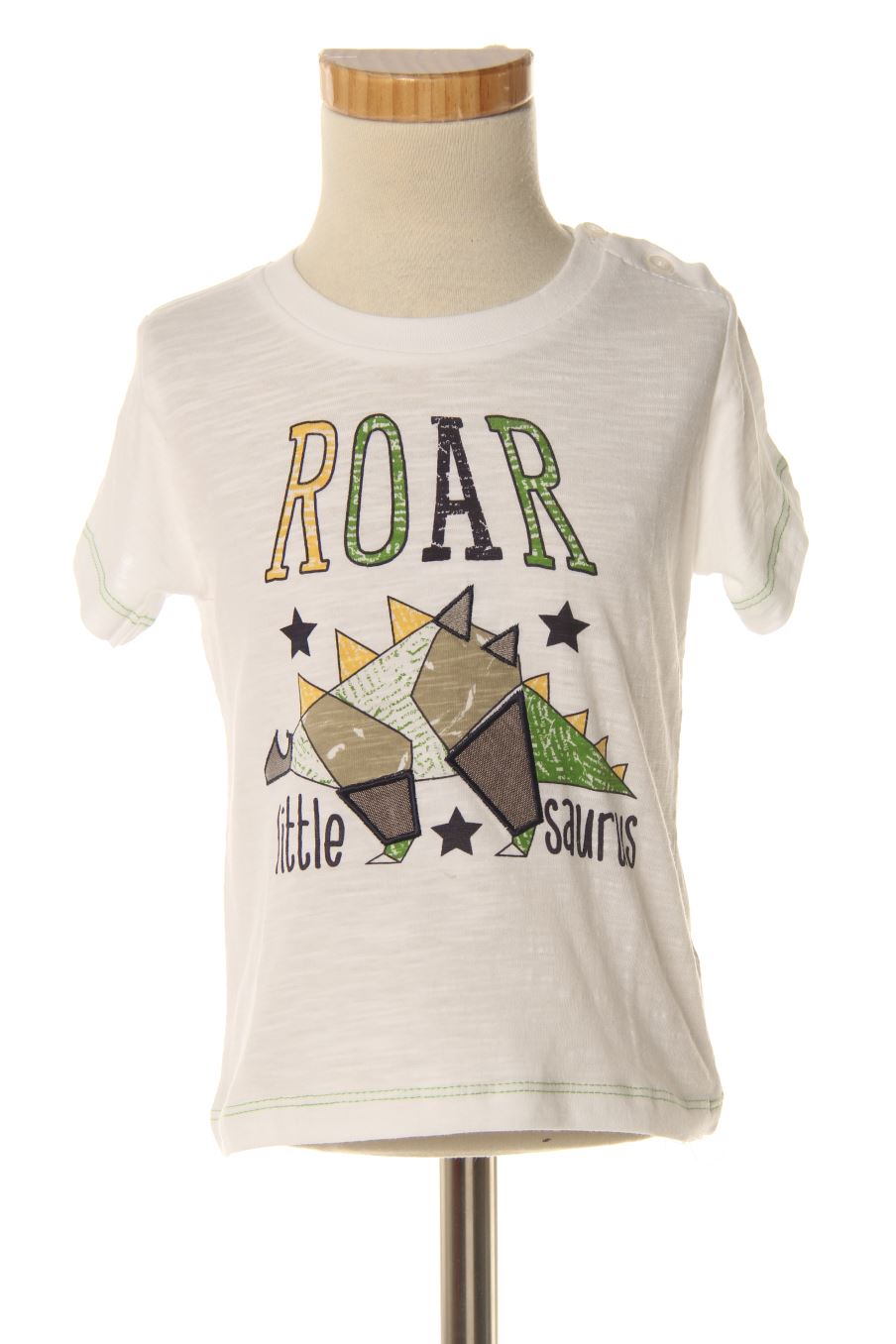 T-shirt Newness de la taille 18 mois avec une étiquette
