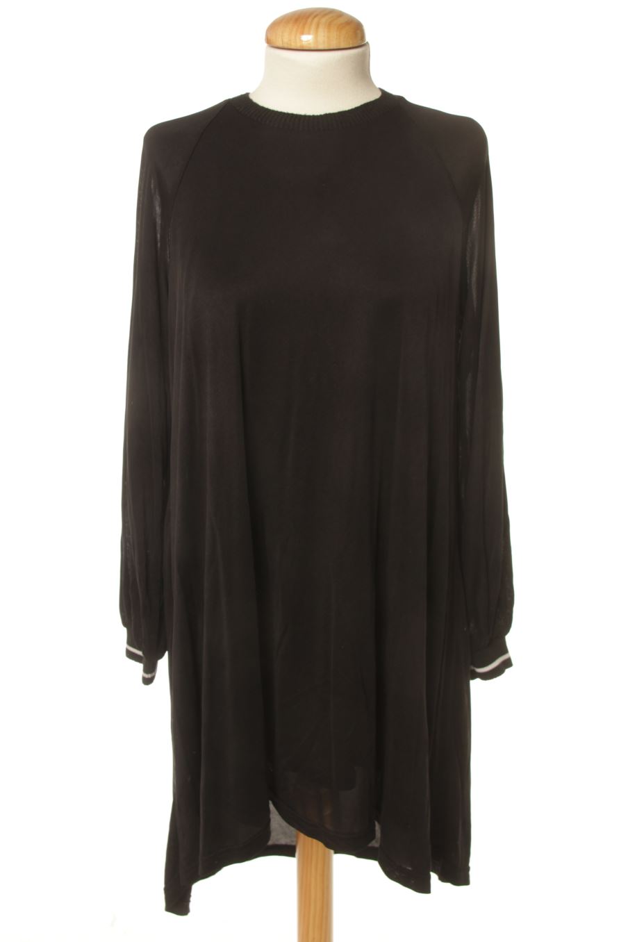 Vestido casual de trf (ZARA) de la talla XS, de color negro