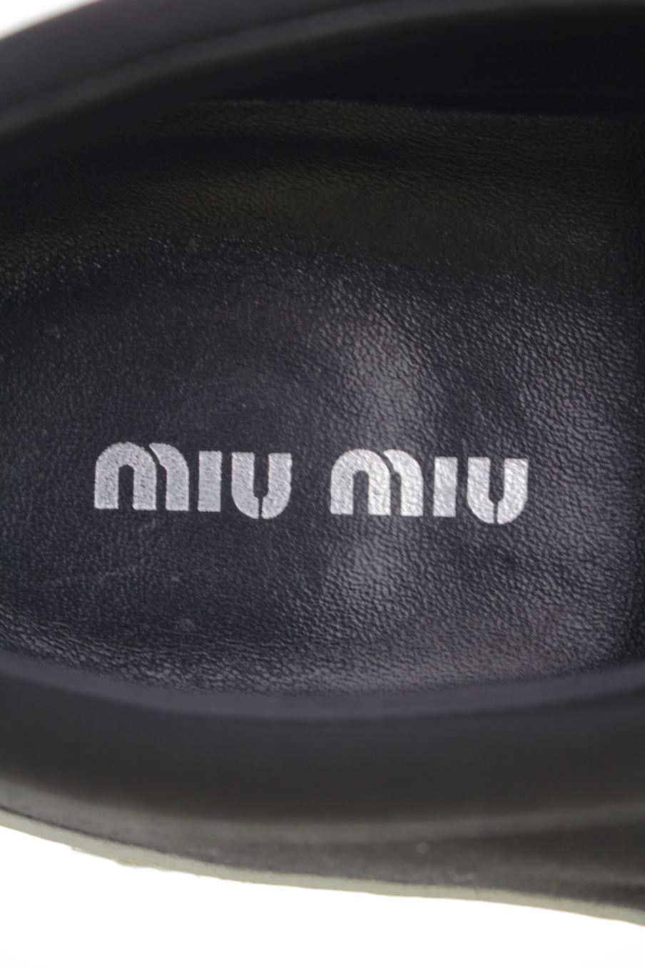 Deportivos de Miu Miu de la talla 39, de color negro de