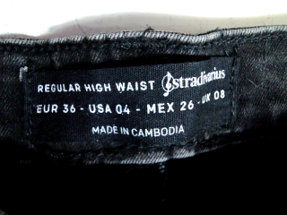 Vaquero de Stradivarius de la talla 36, de color gris de ropa vaquera