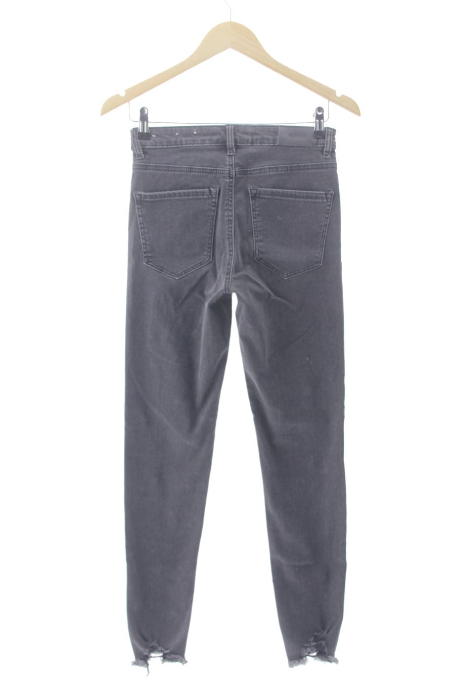 Vaquero de Stradivarius de la talla 36, de color gris de ropa vaquera